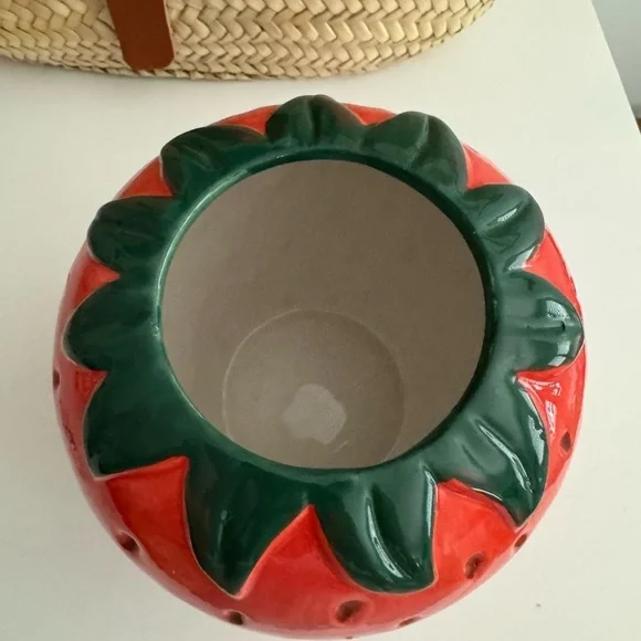 Strawberry Ceramic Planter/ Vase/Decor NWOT - Picture 4 of 7